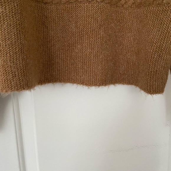 Shoulder pad camel sweater - Picture 4 of 7